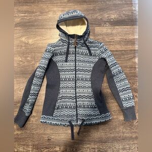 Avalanche Blue Patterned sweater women’s size Small